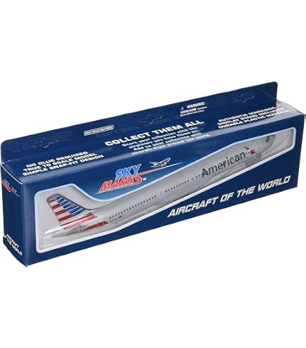 Amazon.com: SkyMarks Daron Swoop 737MAX8 1/100 W/Wood Stand & Gear